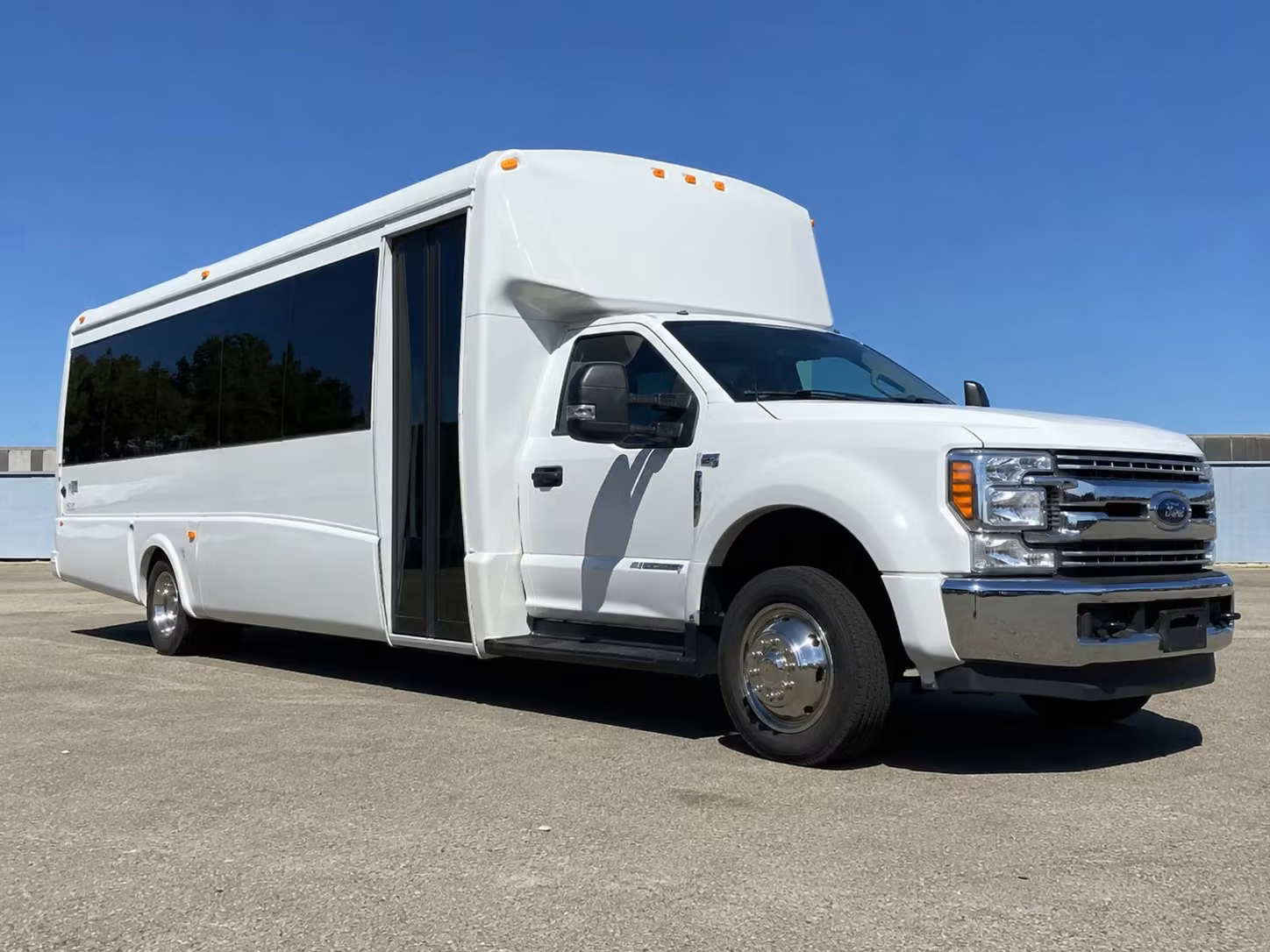 nampa 18 passenger minibus rental