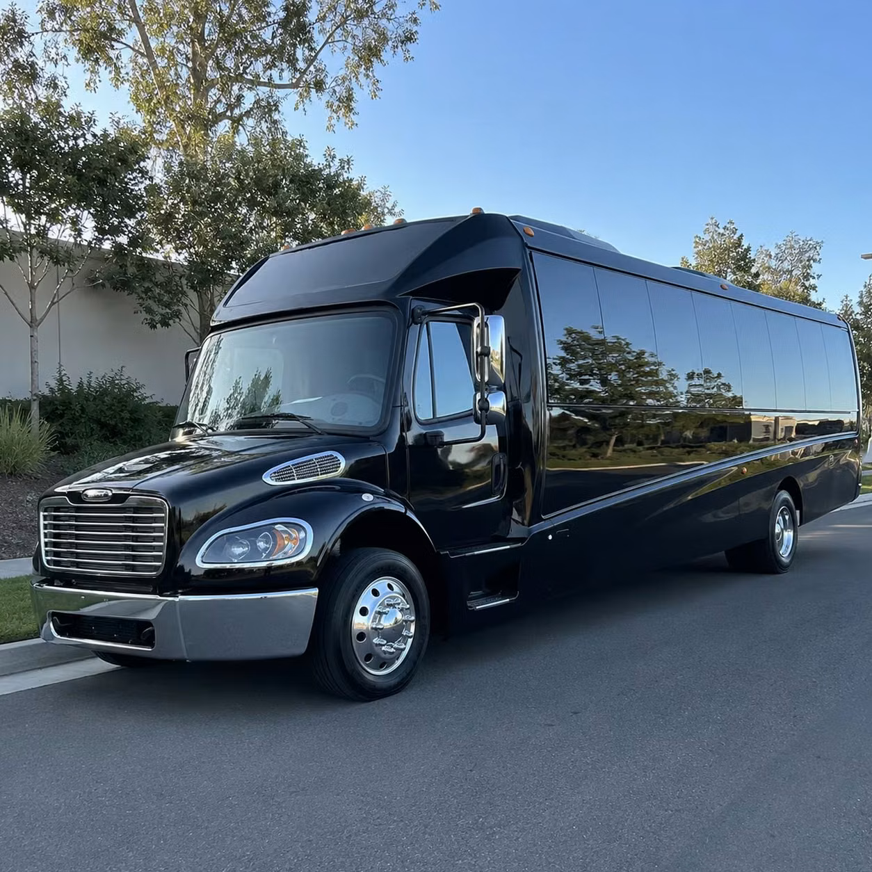 nampa 30 passenger minibus rental